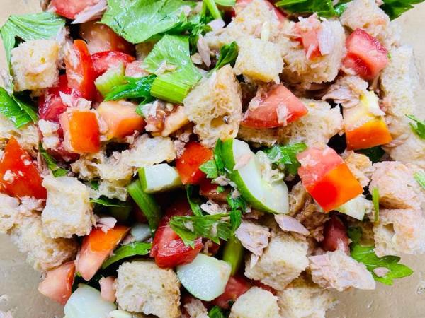 Panzanella – Sedano, Pomodoro, Cetriolo e&nbsp;Tonno