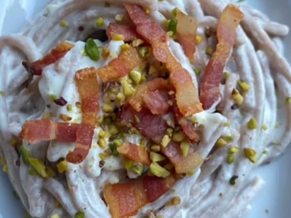 Spaghettone Pistacchio, Stracciatella e&nbsp;Pancetta